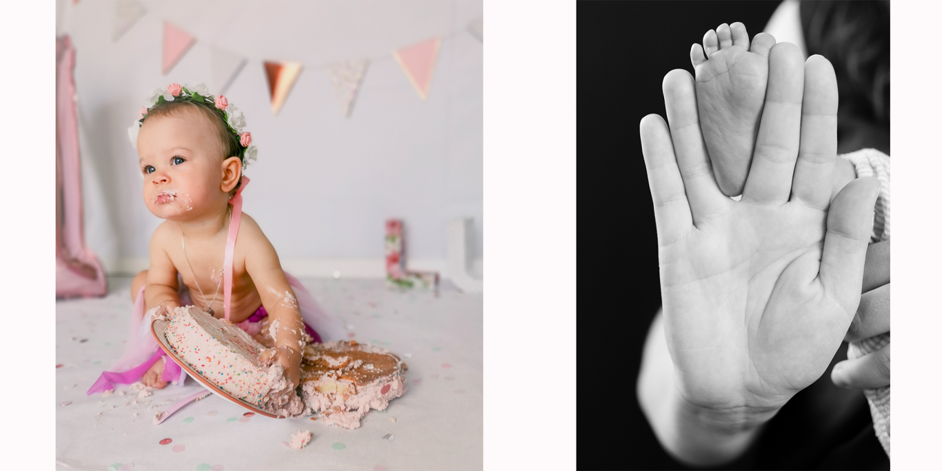 Kind mit Blumenkranz sitzt auf dem Boden, hält einen Kuchen, daneben eine Hand mit einer Babyhand.